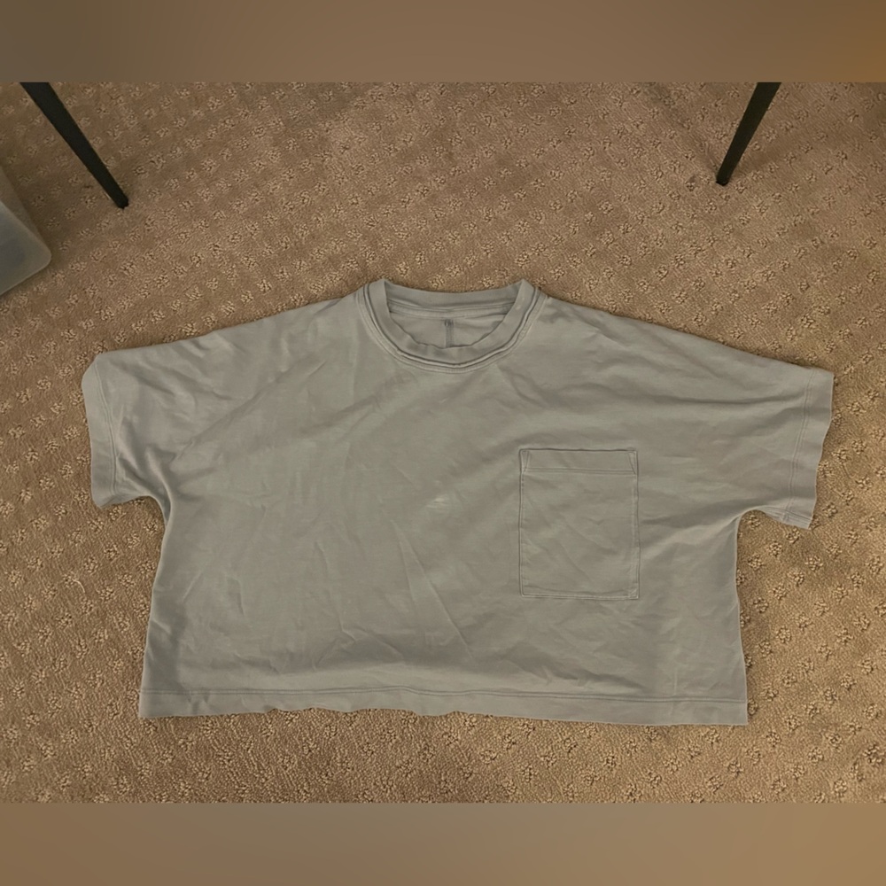 Lululemon cropped T shirt